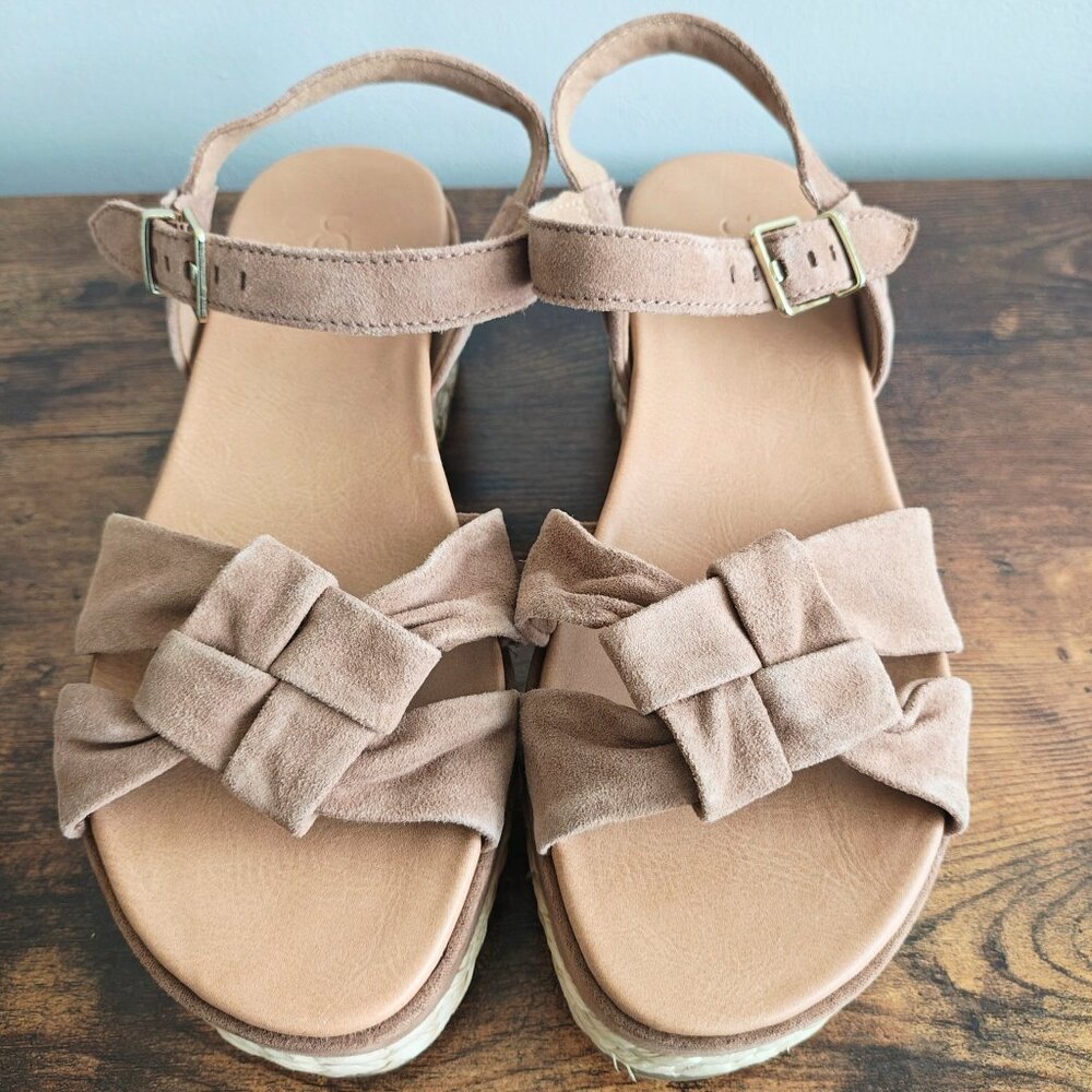 UGG Neusch Platform Sandal - Picture 6 of 10